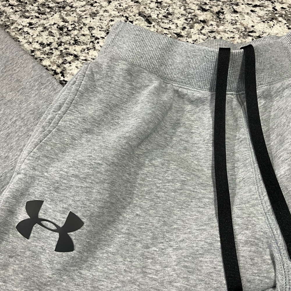 UNDER ARMOUR GRAY SWEATPANTS - Picture 4 of 6